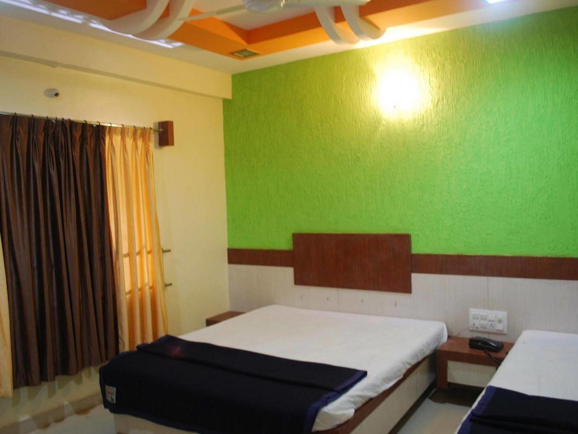 Hotel Disha Palace Shirdi Exterior foto
