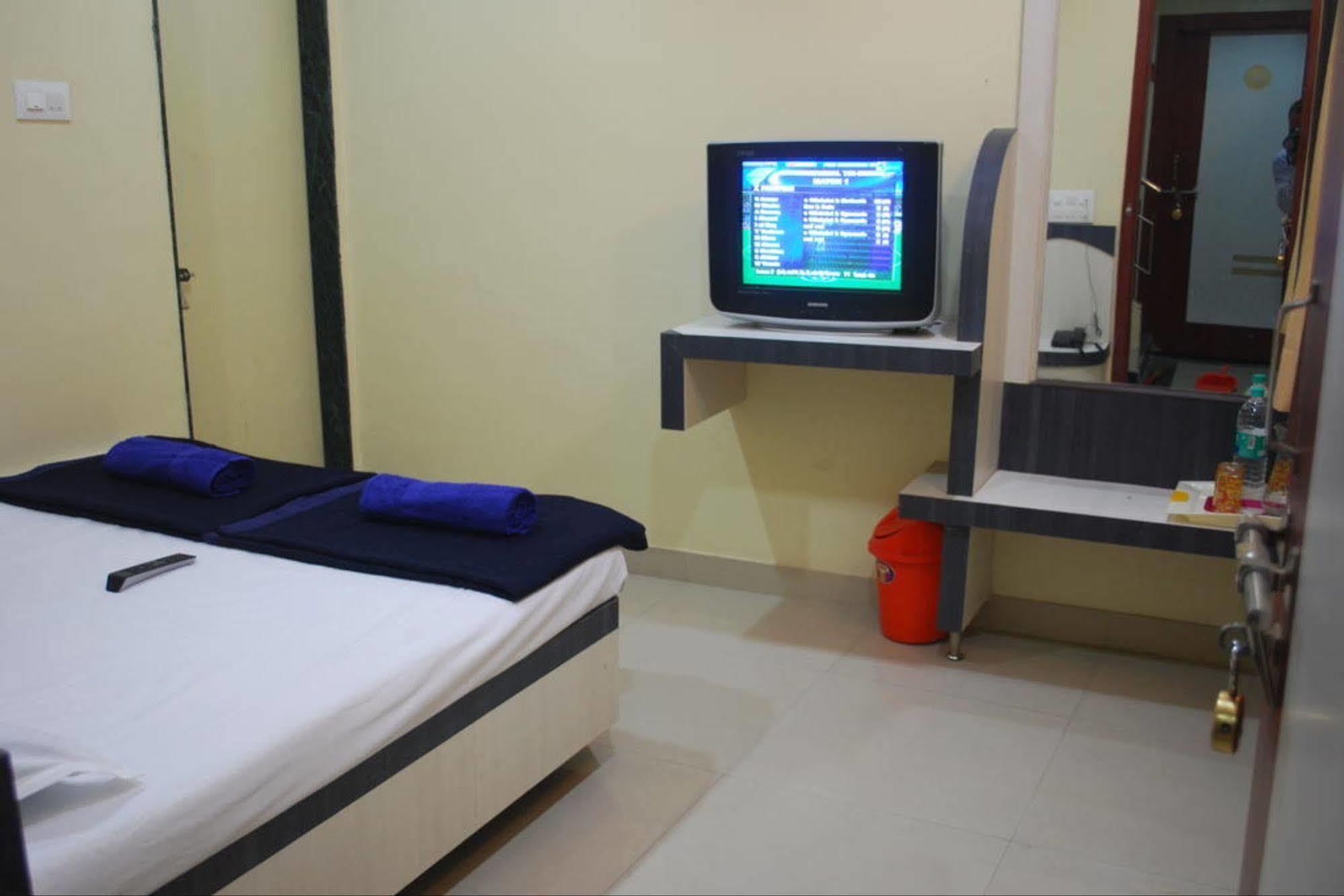 Hotel Disha Palace Shirdi Exterior foto