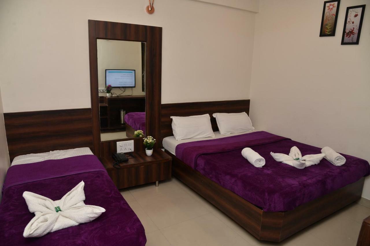 Hotel Disha Palace Shirdi Exterior foto