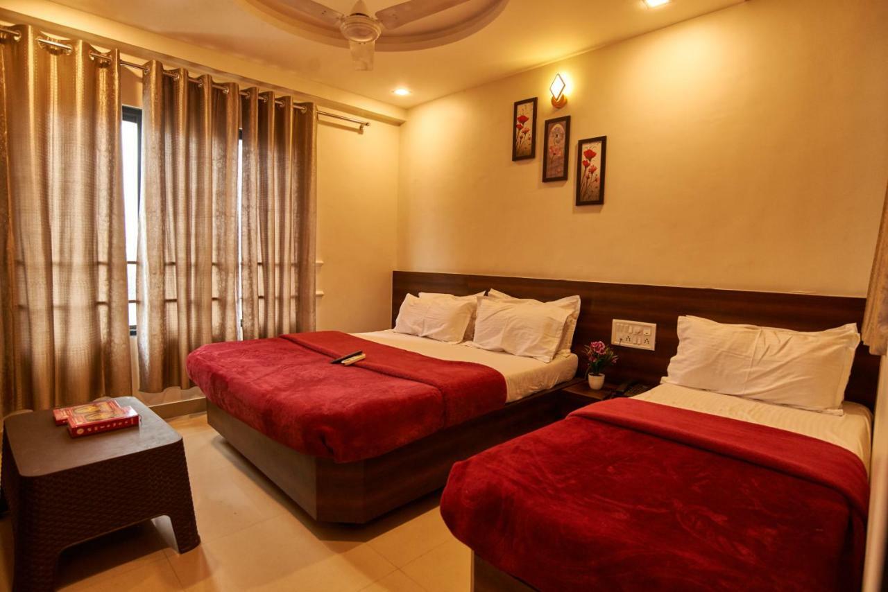 Hotel Disha Palace Shirdi Exterior foto